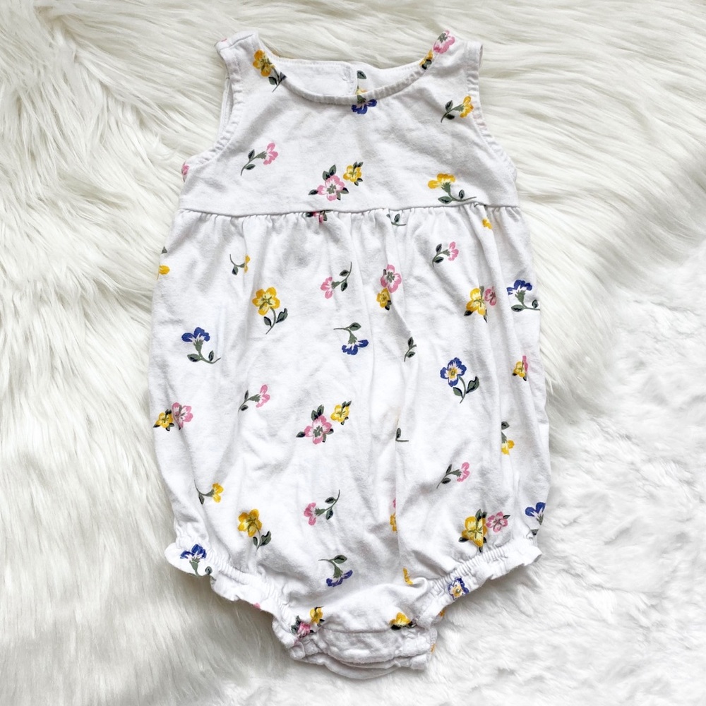 •3/$12• Old Navy White Floral Bodysuit